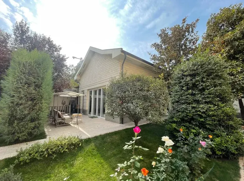 Sotiladi 7 xonali hovli uy, 6,1 sotix, 320 m², 3 qavatli — Yunusobod tumani