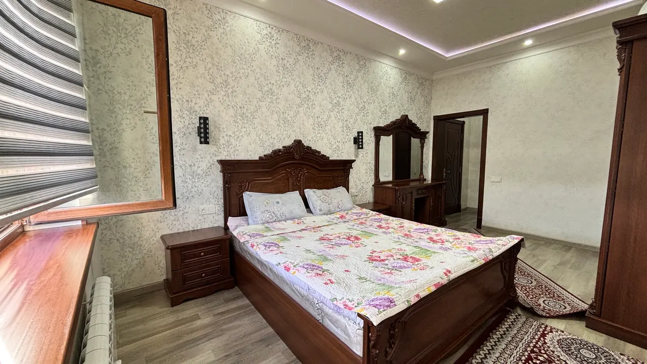 Продаётся 4-комнатная квартира, 111.9 м², 4/8 этаж — Алмазарский район