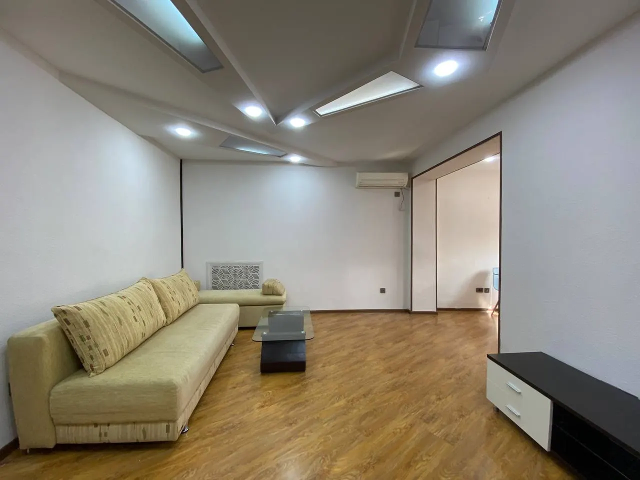 Sotiladi 2 xonali kvartira, 65 m², 3/4 qavat — Mirobod tumani