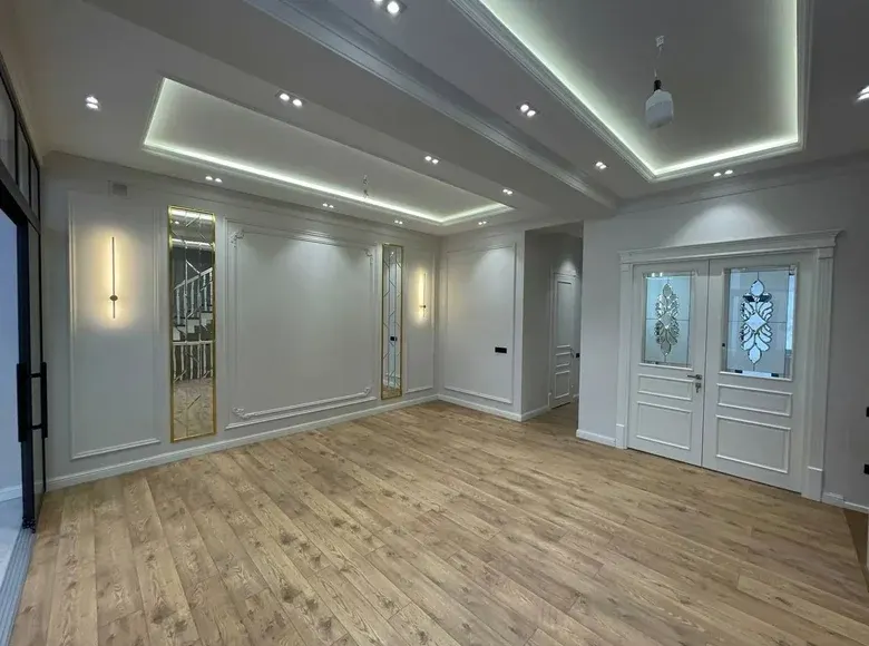 Сотилади 6 хонали ҳовли уй, 270 м², 3/3 қават — Мирзо Улуғбек тумани