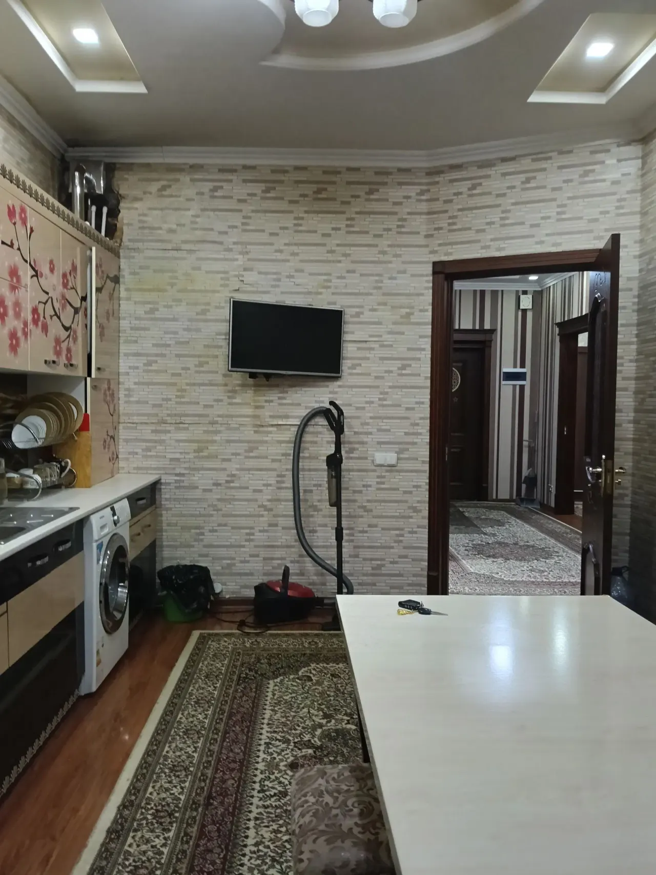 Ижарага берилади 3 хонали квартира, 90 м², 1/8 қават — Олмазор тумани
