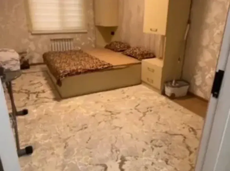 Ijaraga beriladi 1 xonali kvartira, 10 m², 2/10 qavat — Guliston shahri