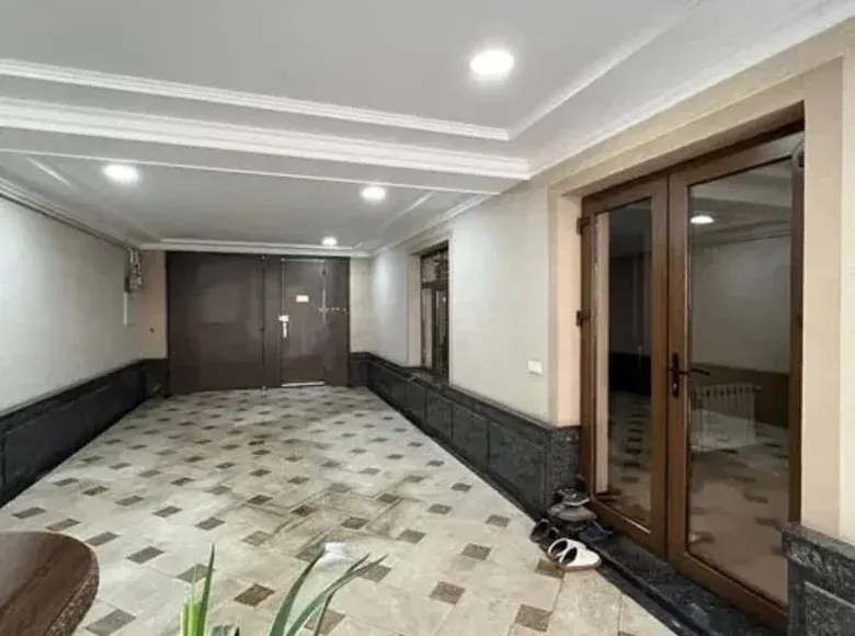 Сотилади 7 хонали ҳовли уй, 210 м², 2/2 қават — Мирзо Улуғбек тумани