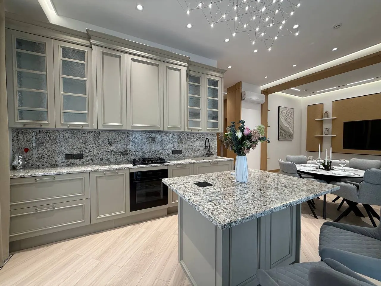 Продаётся 4-комнатная квартира, 106 м², 8/15 этаж — Яшнабадский район