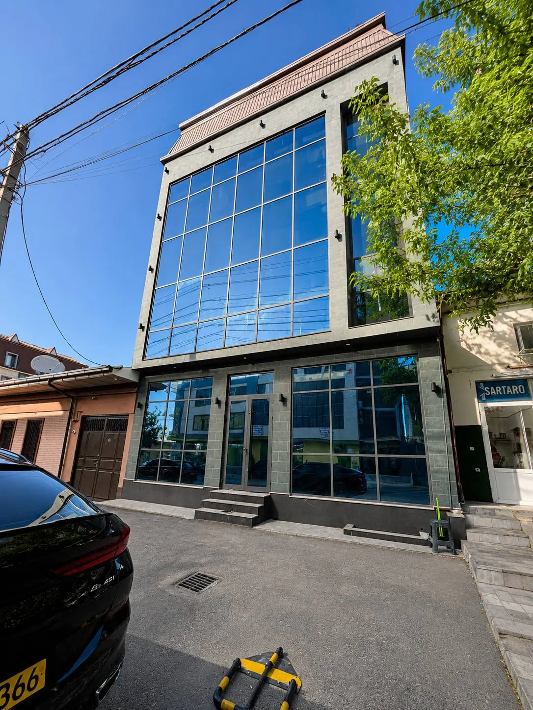 Продаётся коммерческое помещение, 700 м², 2 сот., 4/4 этаж — Яккасарайский район
