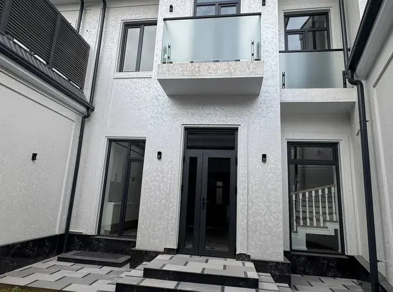 Сотилади 5 хонали ҳовли уй, 200 м² — Юнусобод тумани