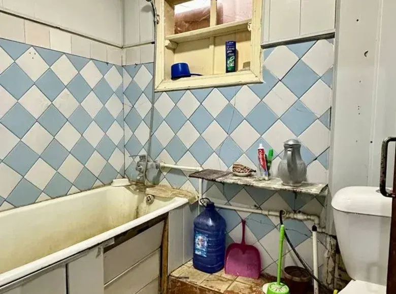 Продаётся 2-комнатная квартира, 43 м², 1/3 этаж — Фергана