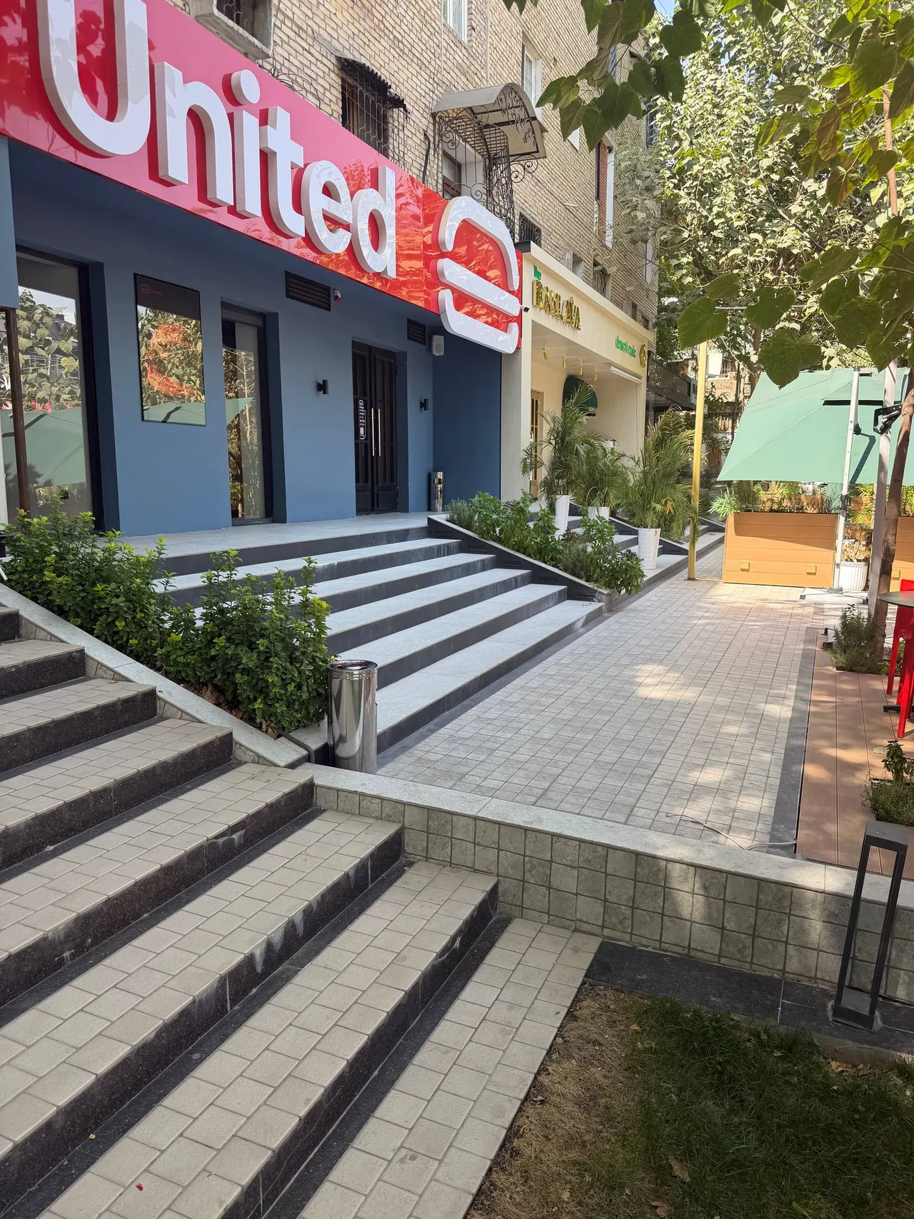 Сотилади тижорат биноси, 200 м², 1/5 қават — Мирзо Улуғбек тумани
