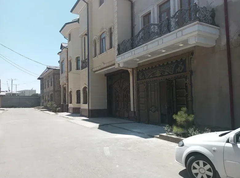 Сотилади 6 хонали ҳовли уй, 5 сотих, 366 м² — Томди тумани