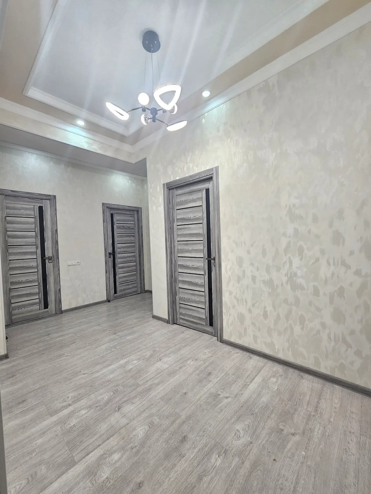Sotiladi 2 xonali kvartira, 56 m², 7/10 qavat — Sergeli tumani