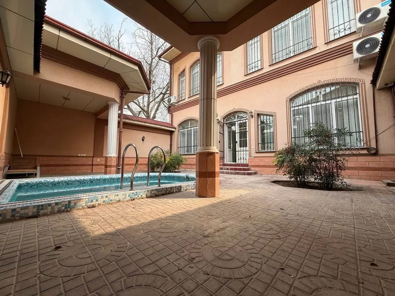 Sotiladi 4 xonali hovli uy, 5,5 sotix, 260 m², 2 qavatli — Mirzo Ulugʻbek tumani