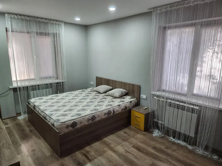 Ижарага берилади 1 хонали квартира, 42 м², 1/4 қават — Мирзо Улуғбек тумани