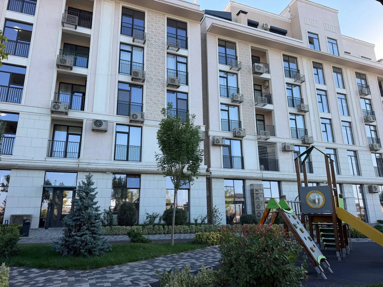 Sotiladi 4 xonali kvartira, 130 m², 3/6 qavat — Yunusobod tumani