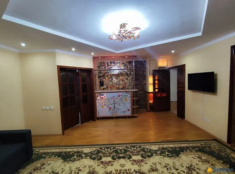 Продаётся 4-комнатная квартира, 100 м², 2/4 этаж — Мирзо-Улугбекский район