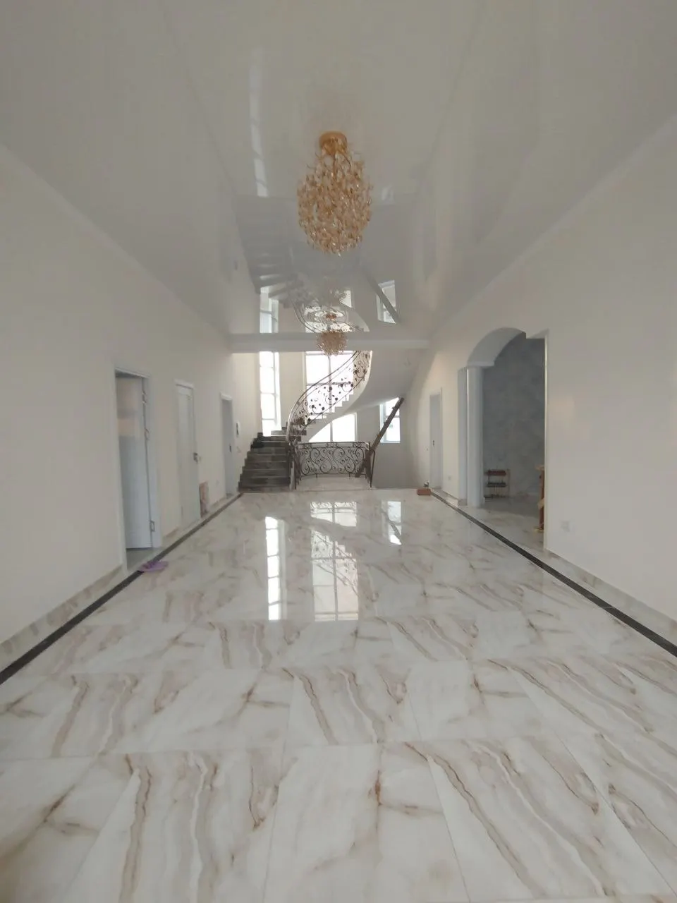 Ijaraga beriladi 6 xonali hovli uy, 6 sotix, 400 m² — Yashnobod tumani