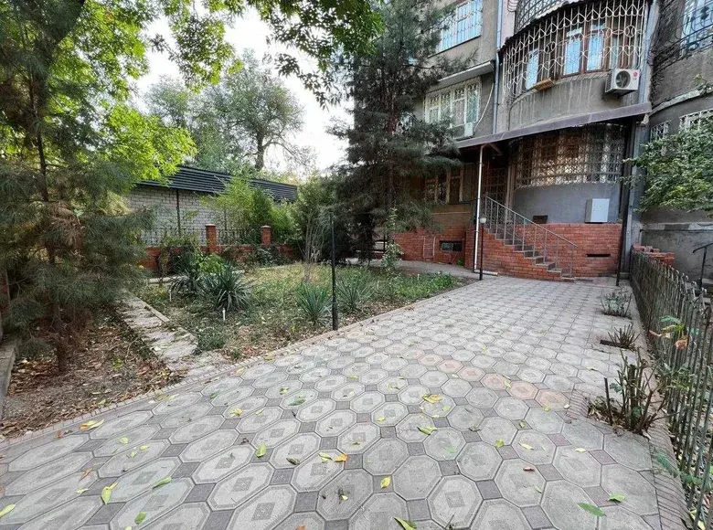 Продаётся 4-комнатная квартира, 160 м², 1/4 этаж — Яшнабадский район