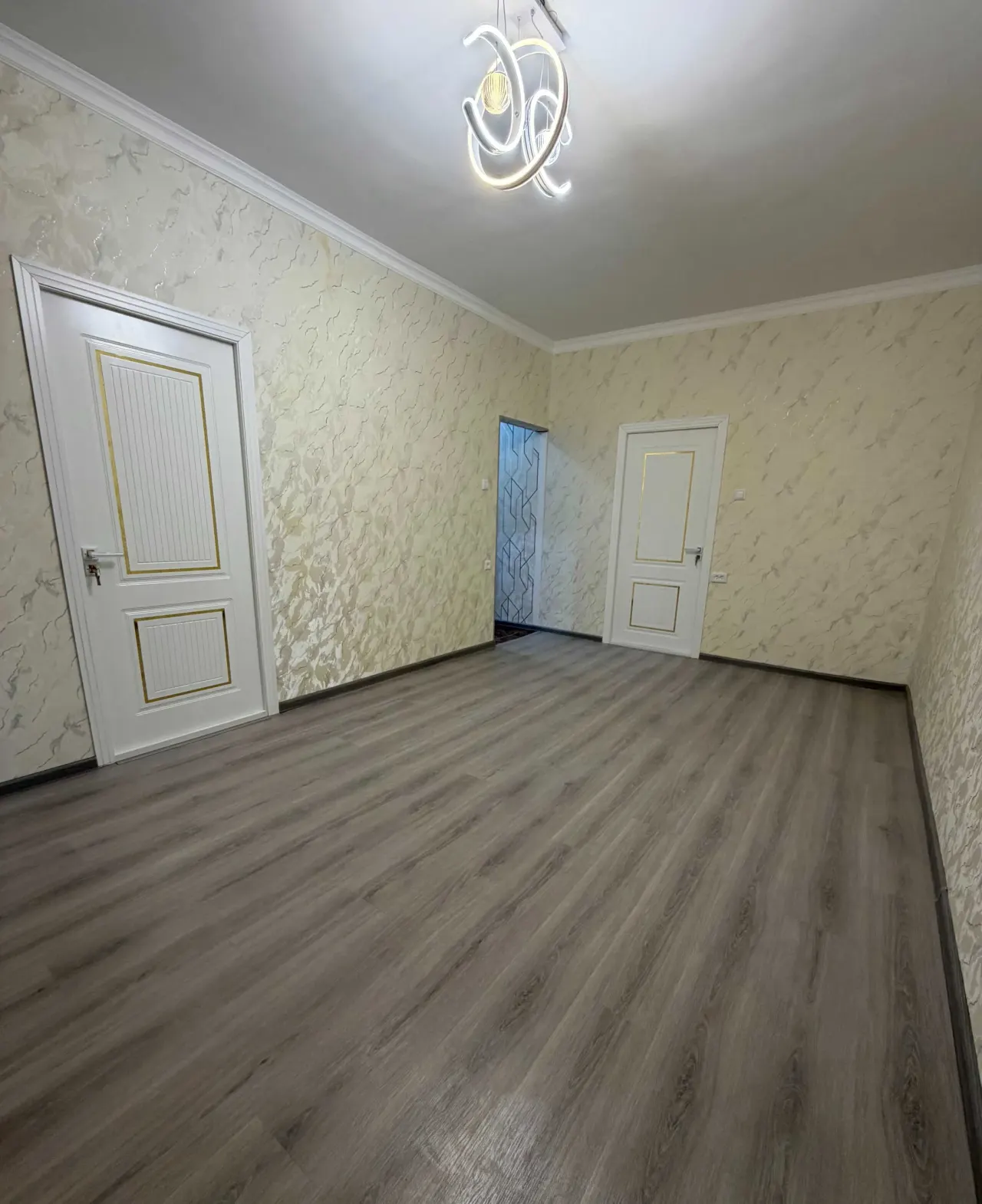 Продаётся 3-комнатная квартира, 54 м², 1/4 этаж — Чиланзарский район