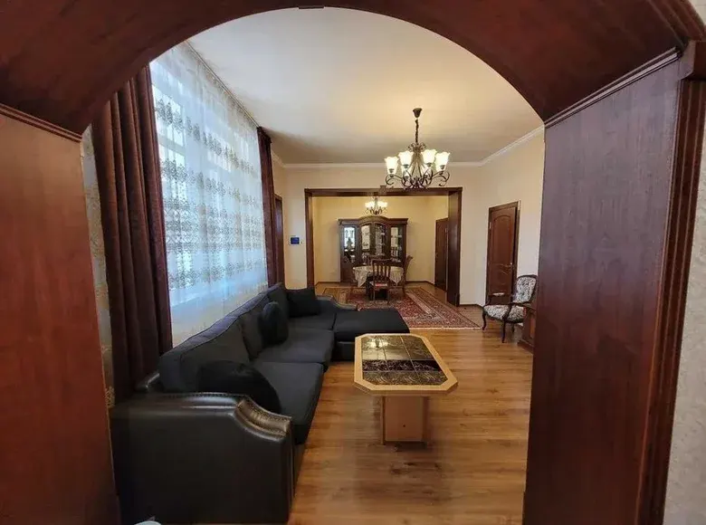 Сотилади 7 хонали ҳовли уй, 350 м² — Мирзо Улуғбек тумани