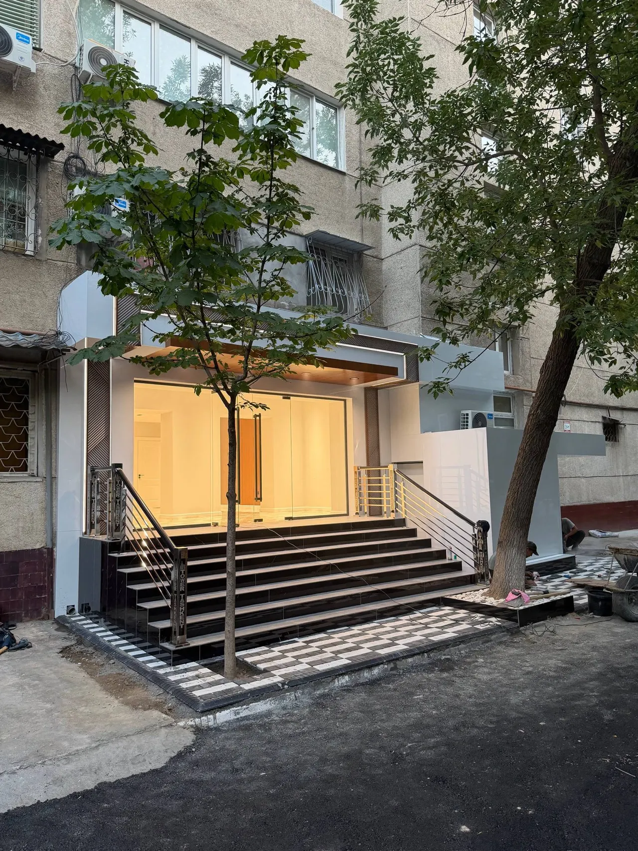 Сотилади тижорат биноси, 90 м², 1/5 қават — Мирзо Улуғбек тумани