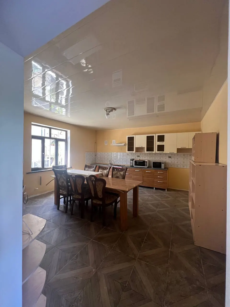 Ijaraga beriladi 6 xonali kvartira, 200 m², 2/3 qavat — Sergeli tumani