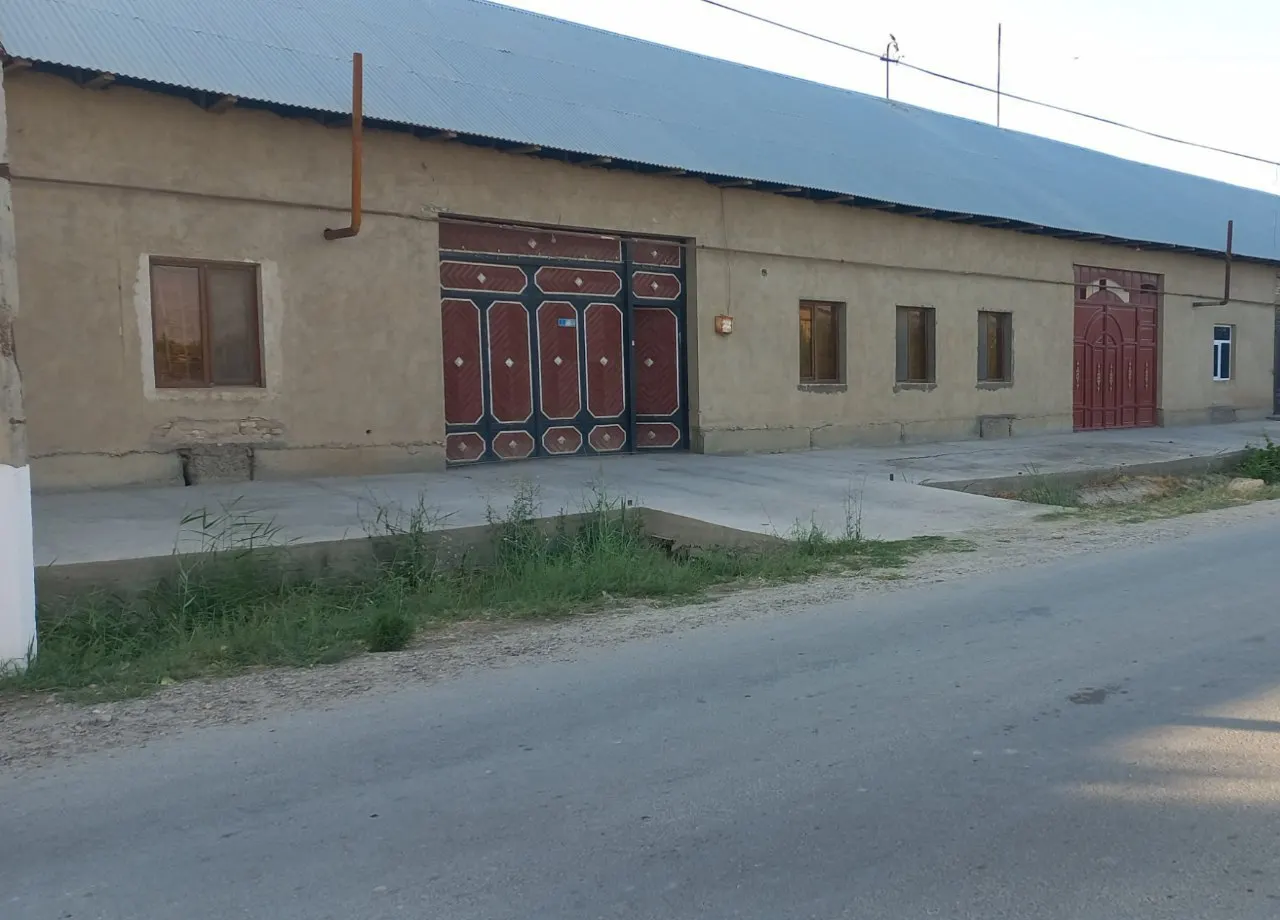 Sotiladi hovli uy, 10 sotix — Buxoro shahri