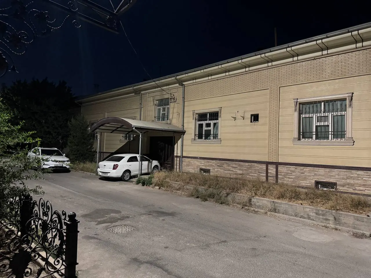 Sotiladi 10 xonali hovli uy, 10.4 sotix — Olmazor tumani