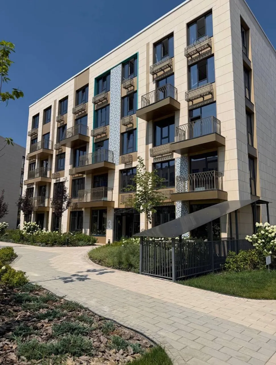 Продаётся 4-комнатная квартира, 100 м², 3/5 этаж — Мирзо-Улугбекский район