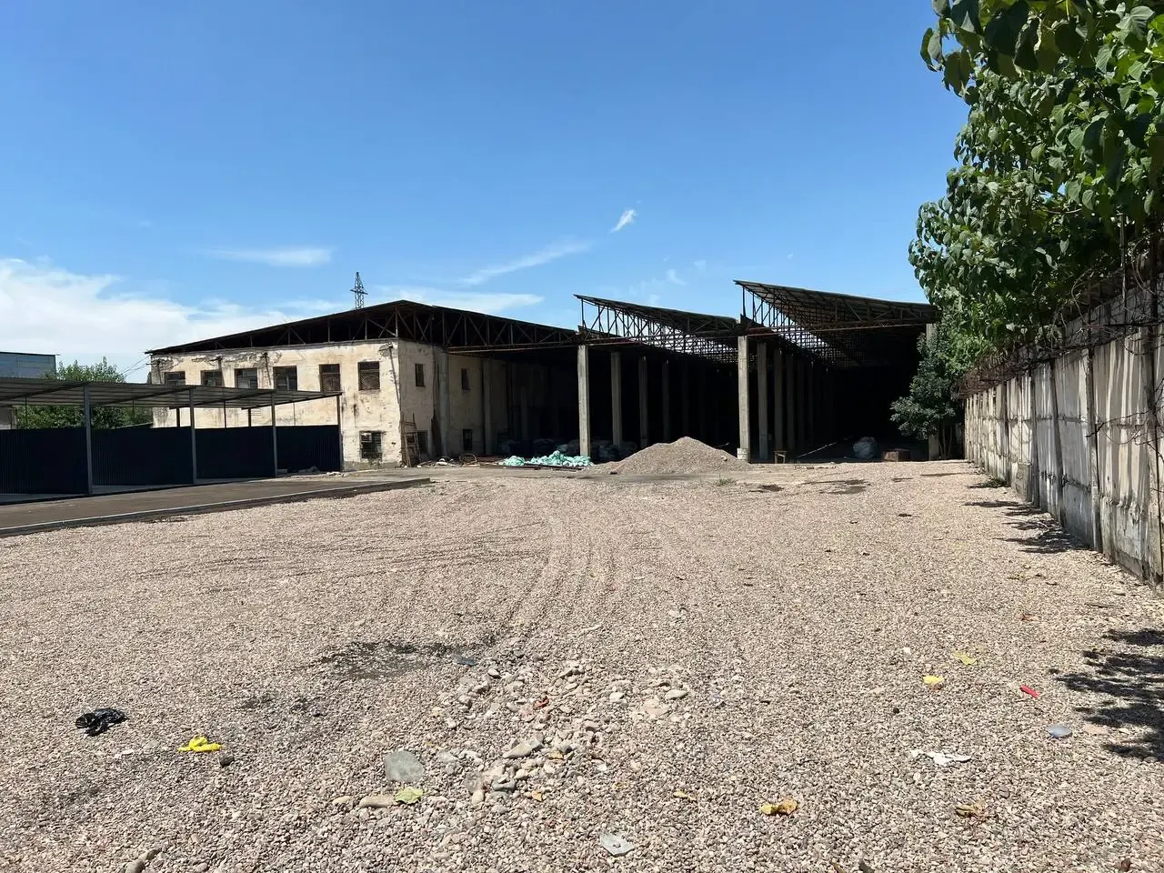 Сдаётся коммерческое помещение, 2000 м², 1/1 этаж — Юнусабадский район