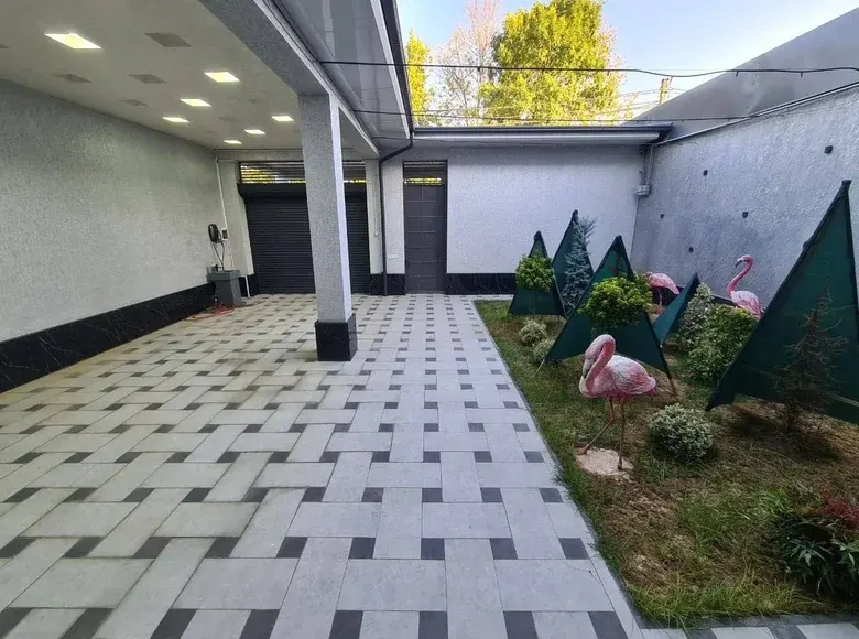 Sotiladi 5 xonali hovli uy, 3 sotix, 450 m² — Mirzo Ulugʻbek tumani