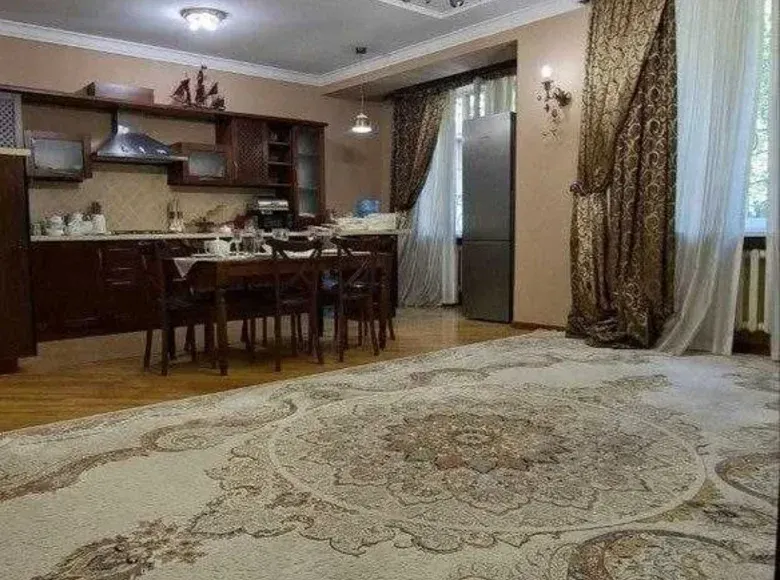 Сдаётся 4-комнатная квартира, 140 м², 1/5 этаж — Мирабадский район