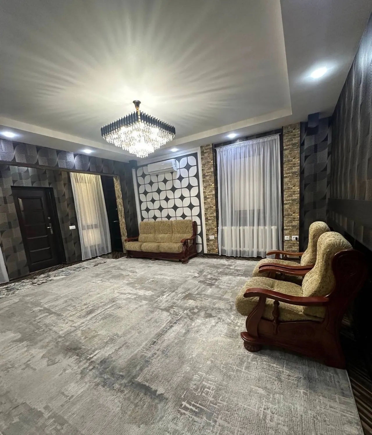 Сдаётся 2-комнатная квартира, 65 м², 1/4 этаж — Юнусабадский район