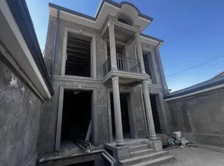 Sotiladi 6 xonali hovli uy, 150 m² — Mirzo Ulugʻbek tumani