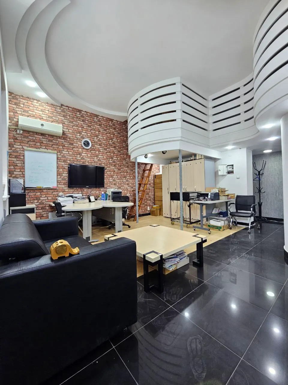 Продаётся офис, 57 м², 1/3 этаж — Юнусабадский район