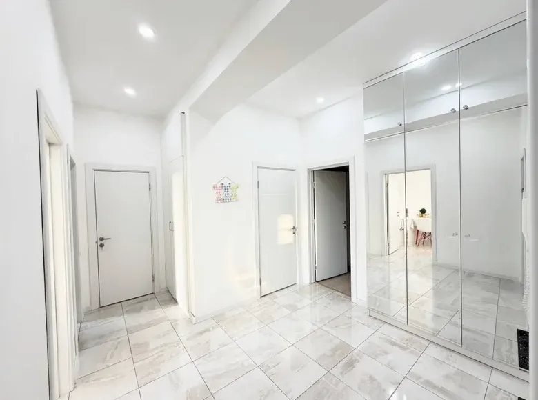 Sotiladi 4 xonali kvartira, 94 m², 7/8 qavat — Yakkasaroy tumani