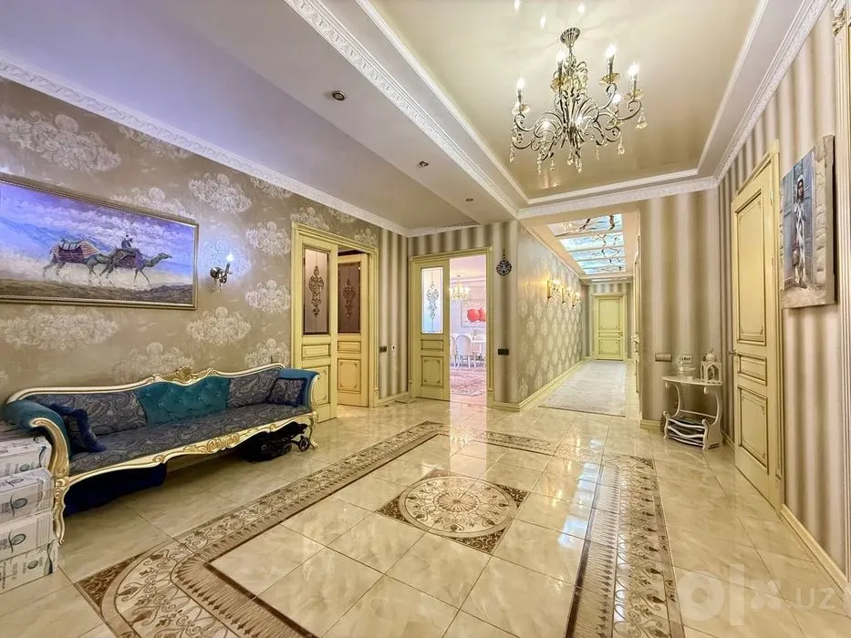 Продаётся 4-комнатная квартира, 211 м², 5/8 этаж — Яккасарайский район