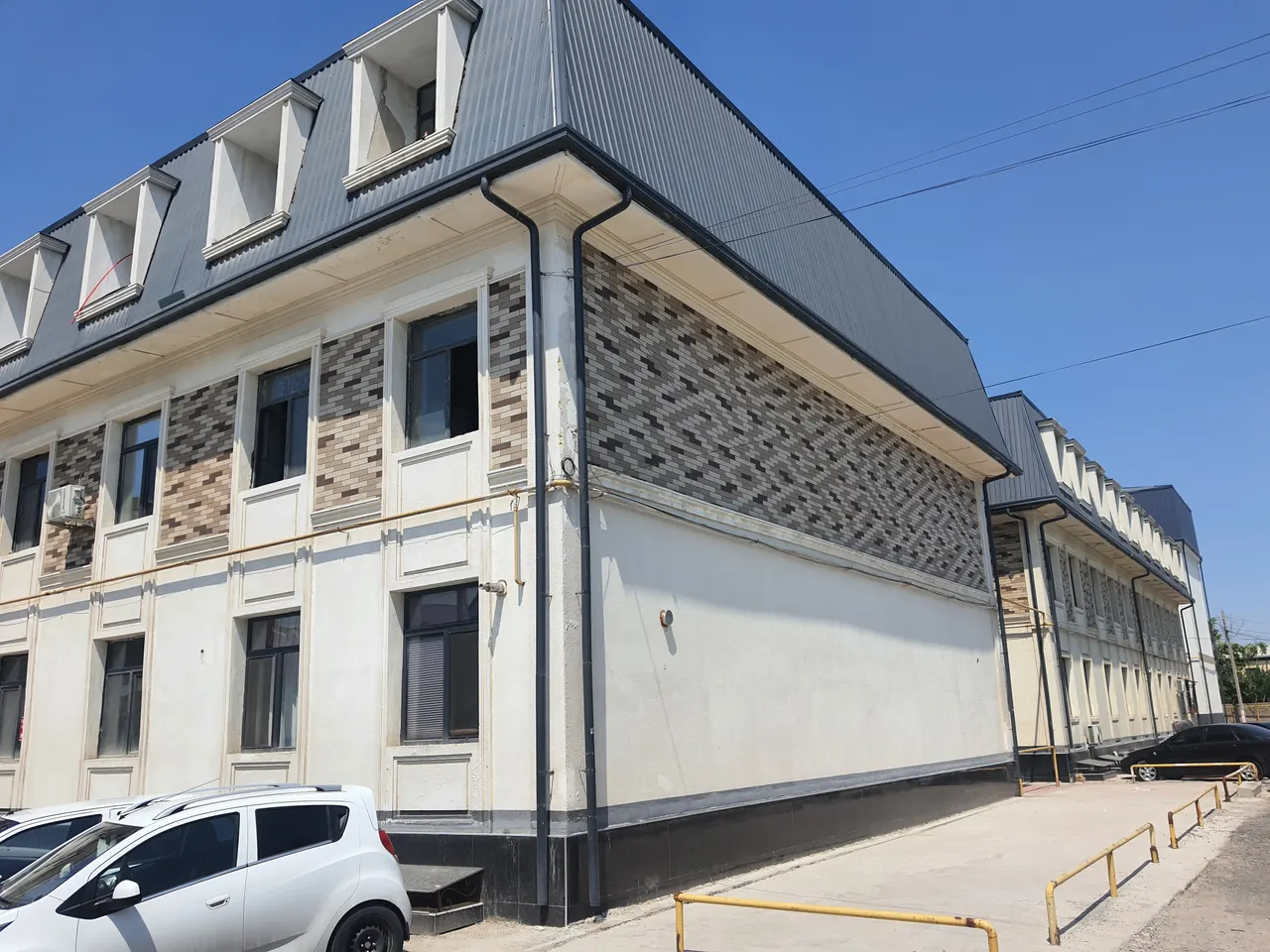 Sotiladi 6 xonali kvartira, 126 m², 1/3 qavat — Sergeli tumani