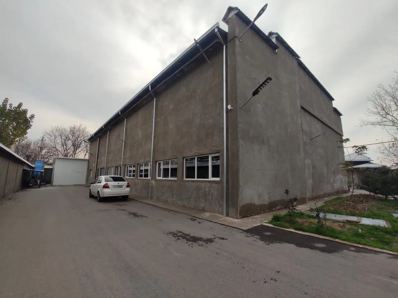 Сотилади тижорат биноси, 2700 м², 27.7 сотих — Қибрай тумани