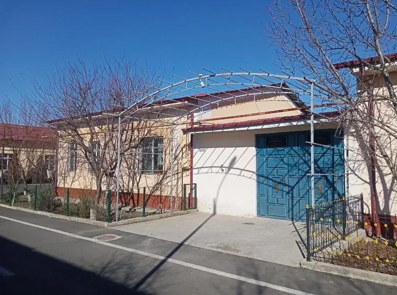 Сотилади 4 хонали ҳовли уй, 1.6 сотих, 600 м² — Яшнобод тумани