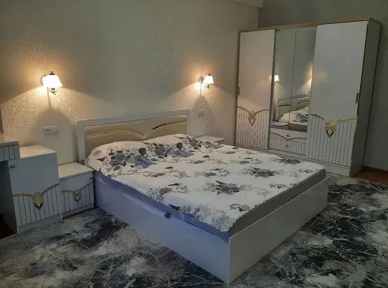 Sotiladi 2 xonali kvartira, 81 m², 3/5 qavat — Mirobod tumani