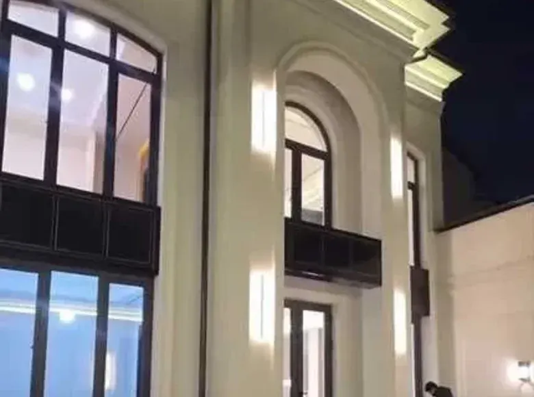 Sotiladi 6 xonali hovli uy, 2.8 sotix, 450 m², 3/3 qavat — Mirzo Ulugʻbek tumani
