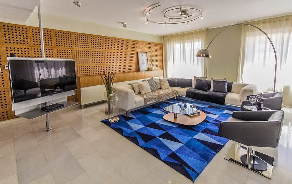 Сдаётся 4-комнатная квартира, 290 м², 3/8 этаж — Мирабадский район