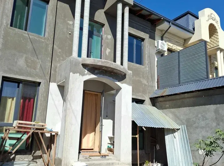 Sotiladi 9 xonali hovli uy, 2 sotix, 350 m² — Sergeli tumani