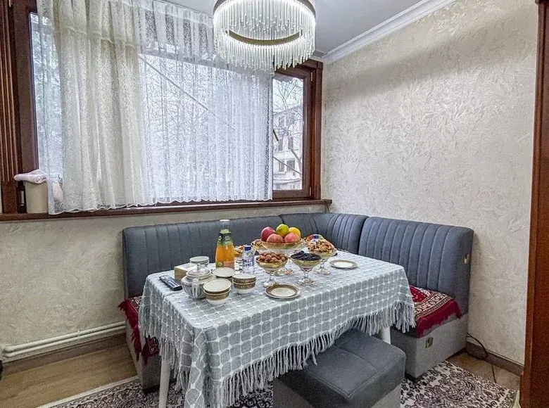 Sotiladi 3 xonali kvartira, 70 m², 2/4 qavat — Mirzo Ulugʻbek tumani