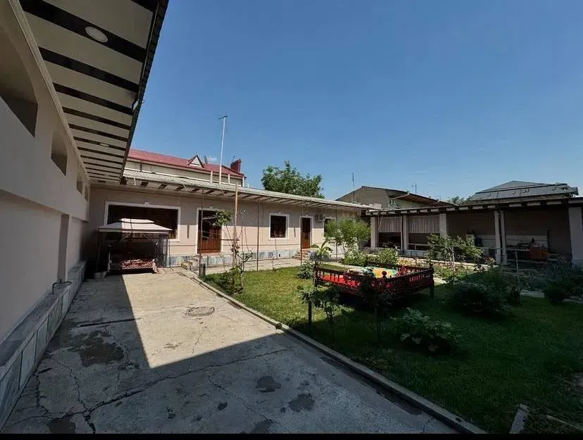 Sotiladi 13 xonali hovli uy, 8 sotix — Chilonzor tumani