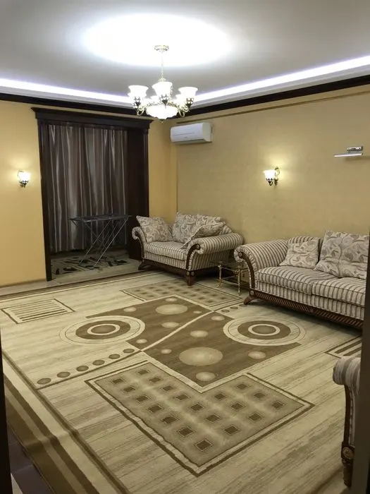 Ижарага берилади 4 хонали квартира, 180 м², 3/5 қават — Яккасарой тумани