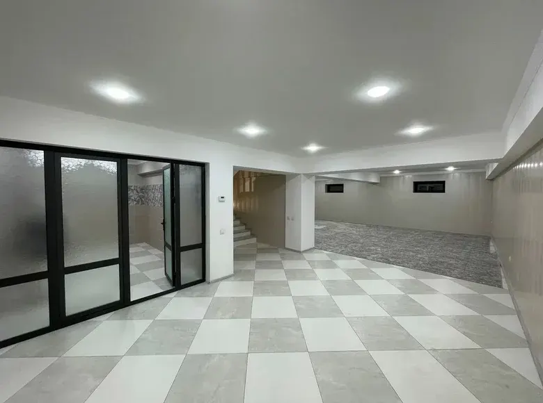 Сотилади 5 хонали ҳовли уй, 300 м² — Юнусобод тумани