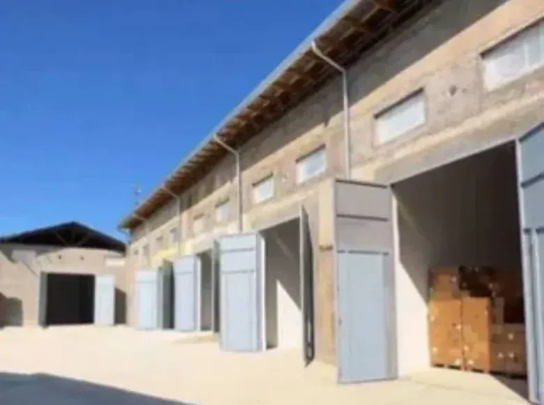 Sotiladi tijorat binosi, 1000 m², 3 sotix — Yunusobod tumani