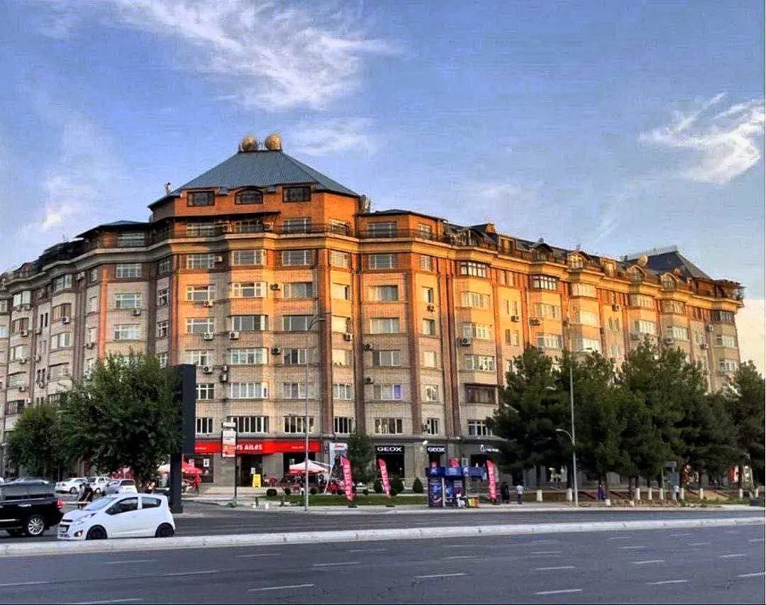 Sotiladi 6 xonali kvartira, 400 m², 7/8 qavat — Mirobod tumani