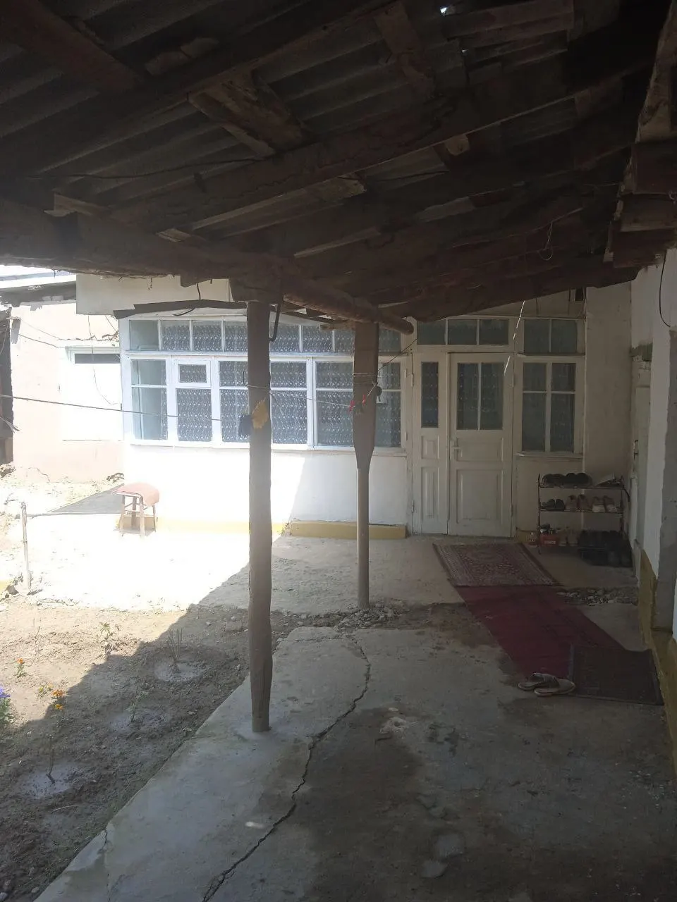 Sotiladi 4 xonali hovli uy, 3 sotix, 1 qavatli — Yangiyoʻl shahri