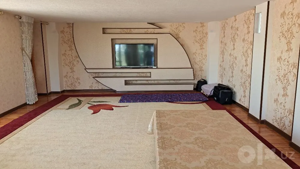Сдаётся 4-комнатная квартира, 11 м², 1/1 этаж — Джизак